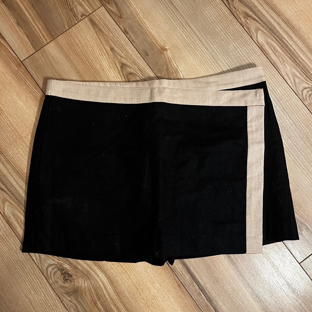 Abercrombie & Fitch Black Mini Skirt with Cream Trim